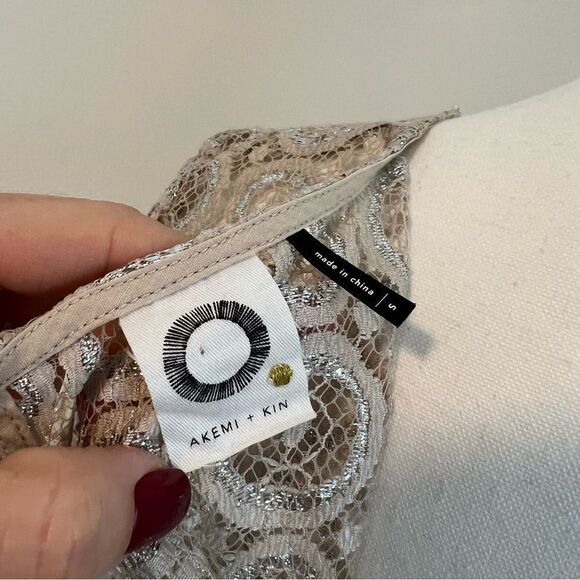 Anthropologie Akemi & Kim Metallic Lace Blouse Size Small Short Sleeve - Picture 8 of 9